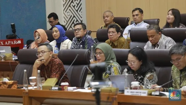 Komisi VII DPR Panggil 8 Perusahaan AMDK Usai Polemik Sumber Air Aqua
