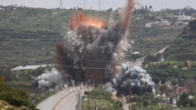 Jembatan Qasmiyeh Runtuh, dan Kita Menatap Ulang Arti Infrastruktur di Tengah Perang