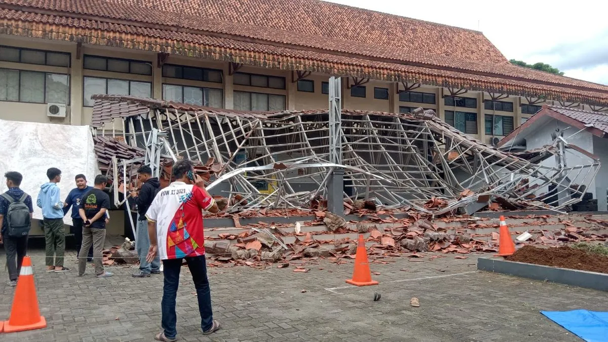 Atap Pendopo FKIP Universitas Siliwangi Ambruk Saat Latihan Drama, Dua Mahasiswi Tak Sadarkan Diri