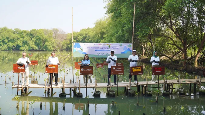 Zurich dan Mitra One Financial Group Gelar Gerakan Tanam Mangrove di Enam Kota