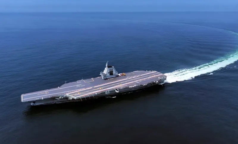 Kapal Induk Fujian Milik Tiongkok Lintasi Selat Taiwan dalam Uji Coba Laut