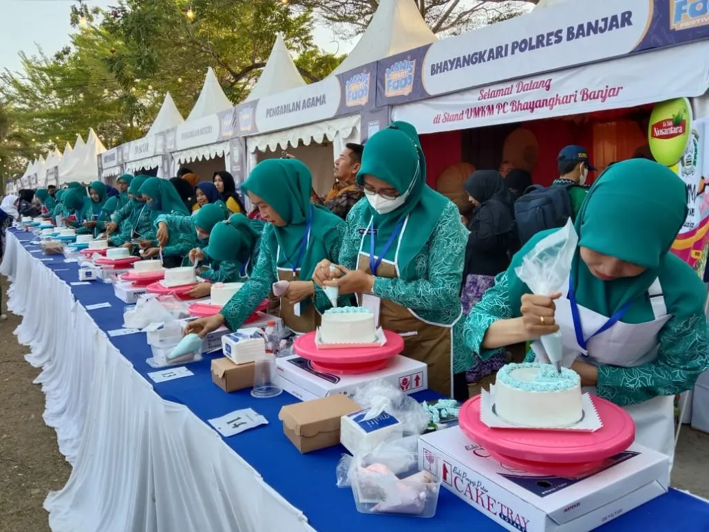 Dinsos P3AP2KB Banjar Gelar Lomba Dekor Kue di Manis Street FOOD Festival 2023