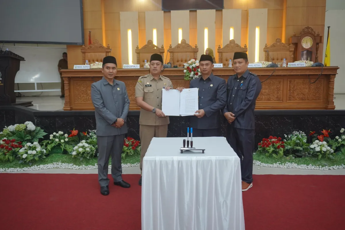 DPRD Luwu Sahkan Dua Ranperda Jadi Perda, Atur Penyertaan Modal Perumda Air Minum dan Pilkades