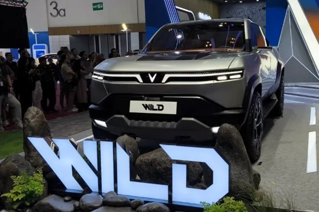 VinFast Tampilkan Limo Green dan Konsep Pikap VF Wild di GJAW 2025, Siap Meluncur Maret 2026