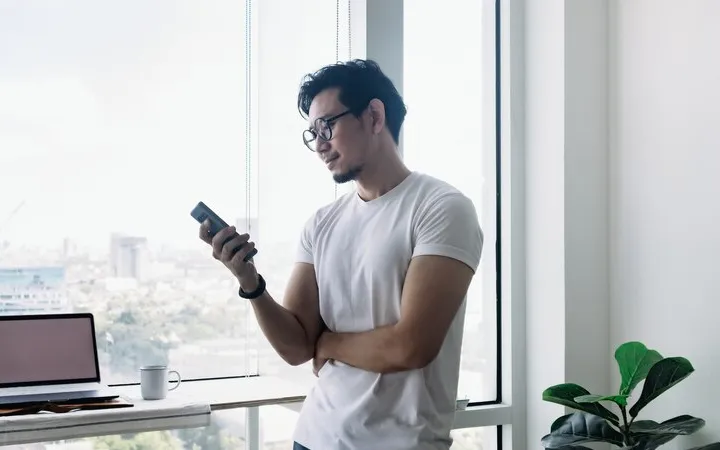 Mengapa Pria Bisa Mengabaikan Meski Suka? Ini Penjelasan Psikologi