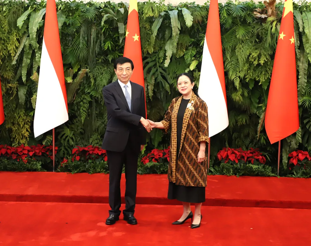 Puan Maharani Terima Wang Huning di DPR, Bahas Bencana, Krisis Iklim, dan Konflik Global