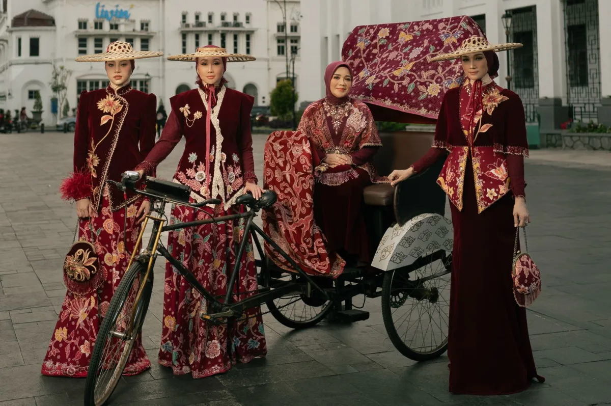 Gita Orlin Tampilkan Koleksi Culture Highclere di IN2MF 2025, Angkat Batik Surabaya Bernuansa Glamour 1920-an