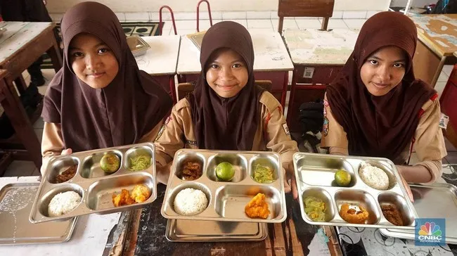 Catatan Kritis atas Pelaksanaan Program Makan Bergizi Gratis: Dari Janji Kampanye hingga Masalah di Lapangan