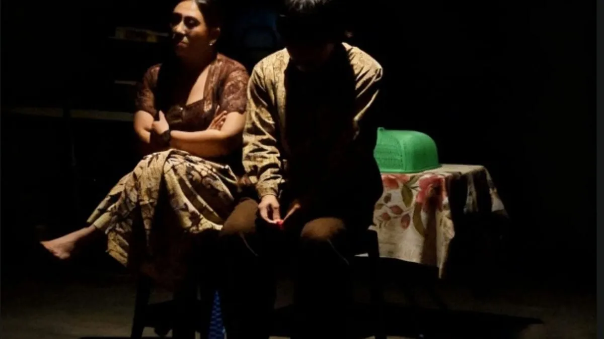 Teater Samana Pentaskan ‘Pada Sebuah Pekarangan #2: Gegabah’, Soroti Retaknya Ruang Keluarga lewat Teater Post Dramatik