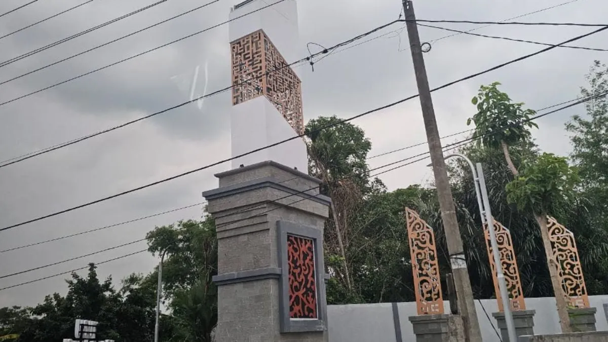Ornamen ACP Tugu Rp1 Miliar di Jombang Ambruk, Aktivis Minta Audit Kualitas Proyek Daerah