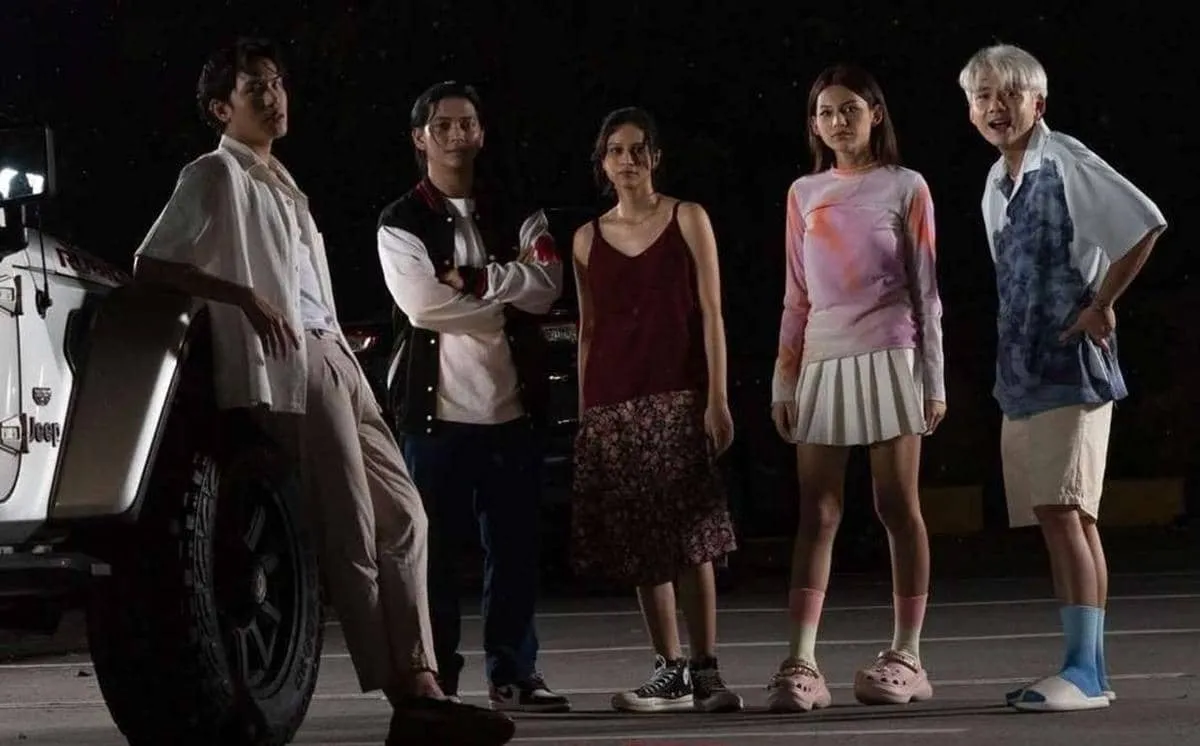 Ulasan Film Rest Area: Teen-Slasher dengan Kritik Sosial yang Belum Matang
