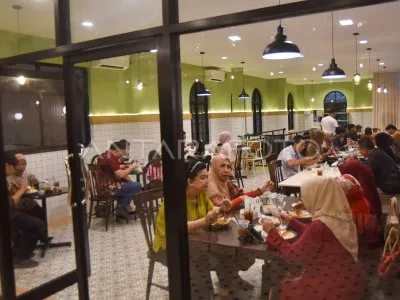 Bubur Peca, Pondok Padang, dan Rindu Kolektif: Mengapa Foto Makanan Berbuka Jadi Tren