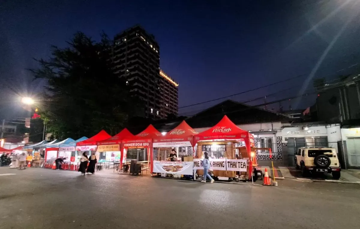 Lengkong Night Street Food Bandung, Pusat Kuliner Malam di Jalan Lengkong Kecil yang Ramai Dikunjungi