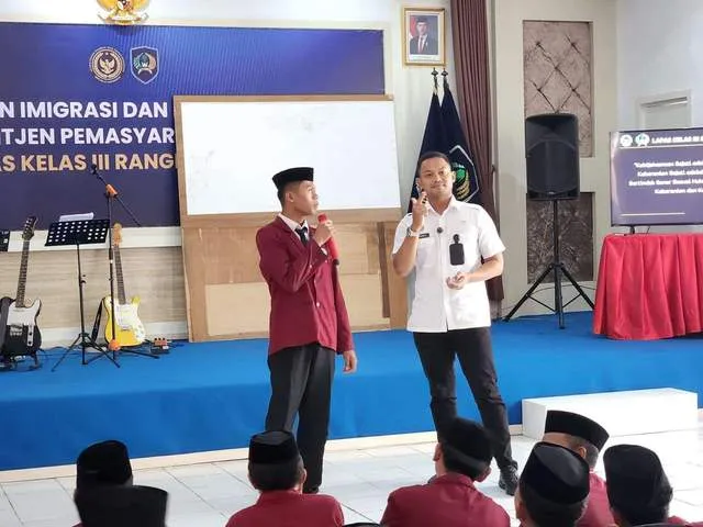 Kalapas Rangkasbitung Isi Materi Melek Hukum dalam LDK Calon Pengurus OSIS Ponpes Latansa 2