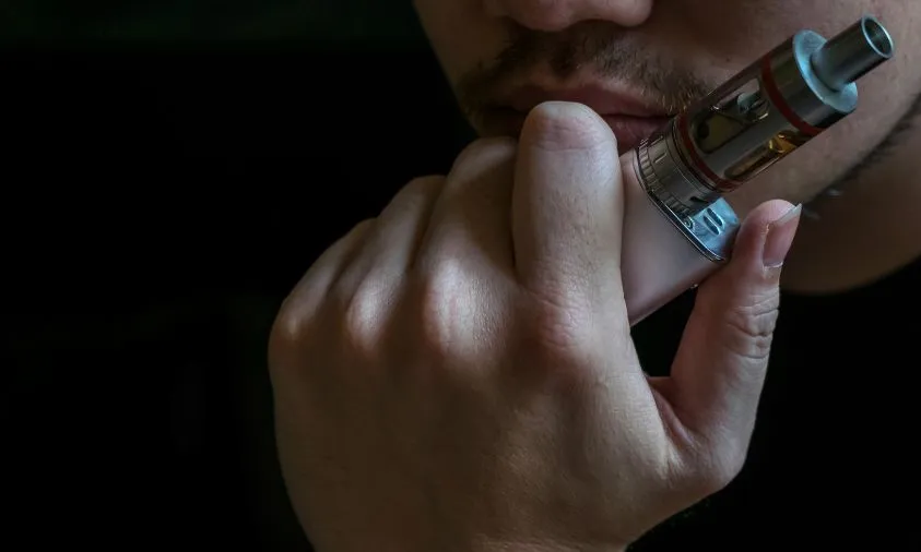 Rokok dan Vape Masih Mengintai Remaja: Data SKI 2023 Catat 7,4% Perokok Usia 10–18 Tahun