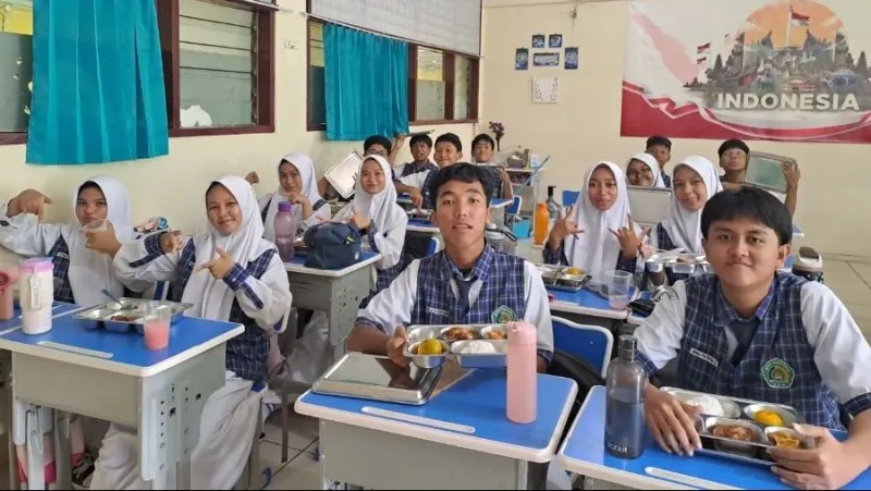 Hari Pertama Program Makan Bergizi Gratis di MTsN 17 Jakarta, 479 Paket Makanan Dibagikan