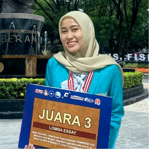 Mahasiswi Ilmu Komunikasi UMS Raih Juara III Lomba Esai Nasional Commweekundip