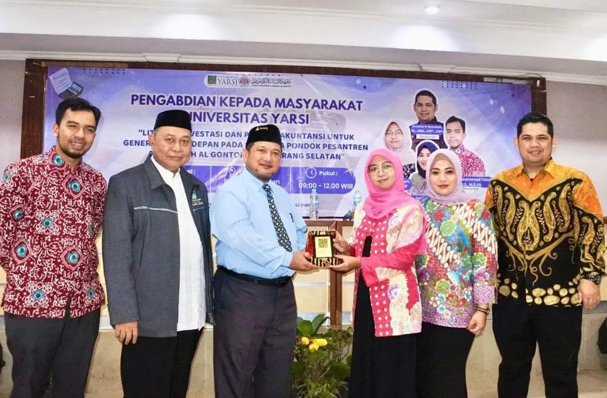 FEB Universitas YARSI Gelar Literasi Keuangan dan Pengenalan Profesi Akuntansi di Pesantren Al Amanah Al Gontory