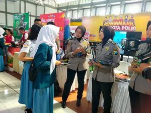 Stan Polres Trenggalek Ramai Diserbu Pelajar di Pameran Pendidikan Tinggi 2026