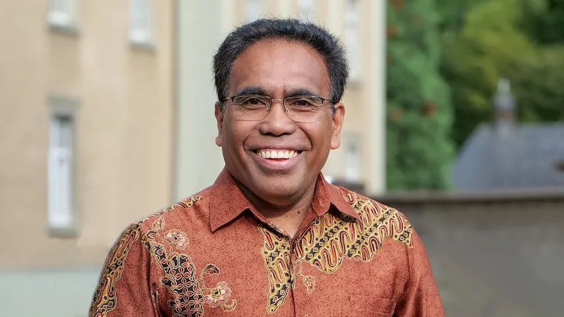 Di Balik Senyum Pariwisata: Ledakan Turis, Beban Ekologi, dan Ujian Keadilan di Labuan Bajo