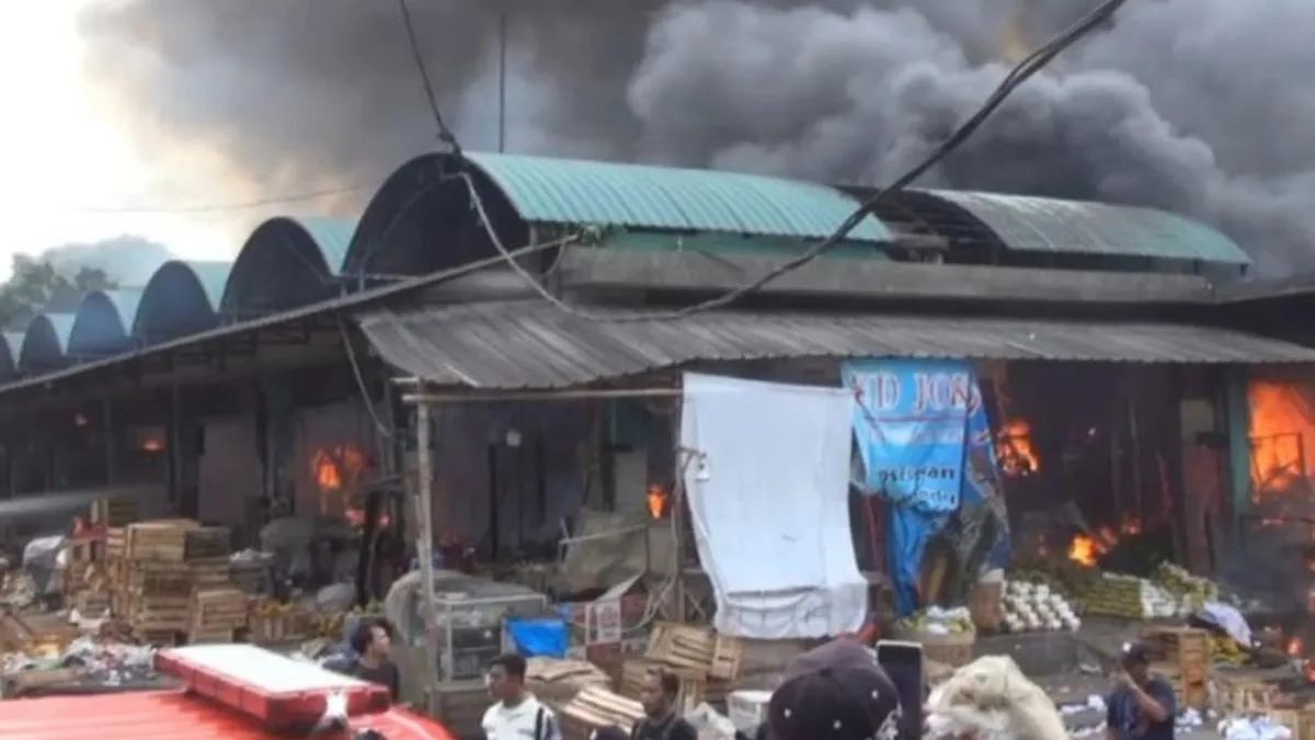 Kebakaran Pasar Induk Kramat Jati Hanguskan 350 Kios, Pemprov DKI Bentuk Tim Investigasi