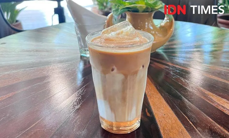 Tiga Tren Minuman Kopi yang Populer Sepanjang 2025: Plant Based, Dirty Latte, dan Kopi Herbal