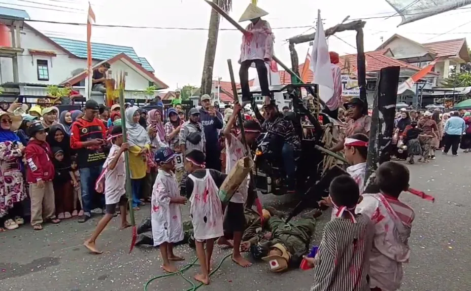 Aksi Teatrikal Pejuang Kemerdekaan Meriahkan Banjarbaru Street Art Festival 2025