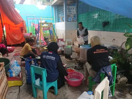 Dapur Umum Muhammadiyah di Cianjur Siapkan Makanan untuk Ratusan Relawan Sejak Dini Hari
