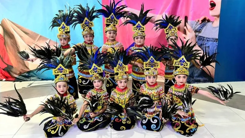 Dua Grup Tari MI Daarul Gufron Raih Juara 1 dan 2 di Ajang Tari Kreasi Nusantara