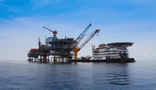 Harga Minyak Dunia Melemah di Tengah Kekhawatiran Surplus dan Prospek Damai Rusia-Ukraina