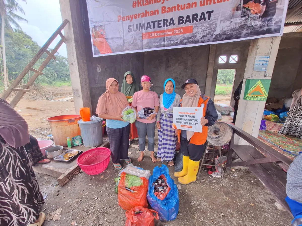 Klamby dan Rumah Zakat Dukung Dapur Umum bagi Penyintas Banjir Bandang di Palembayan