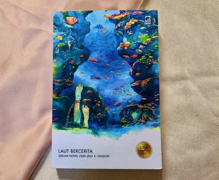 Deretan Buku Karya Penulis Indonesia yang Mendunia, dari “Laut Bercerita” hingga “Saman”