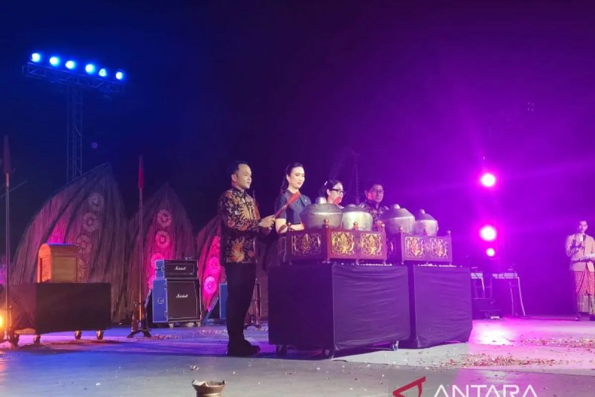 Menpar Resmikan Festival Wonderful Indonesia Wellness 2025 di Solo