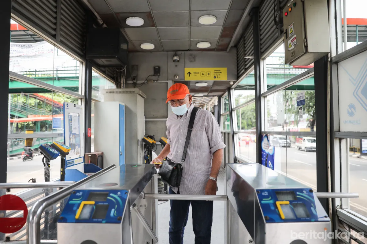 Gubernur DKI Instruksikan Transjakarta Benahi Sistem Pembayaran untuk Cegah Potongan Ganda