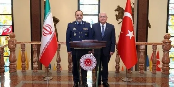 Menhan Iran dan Turki Bahas Perluasan Kerja Sama Militer di Ankara