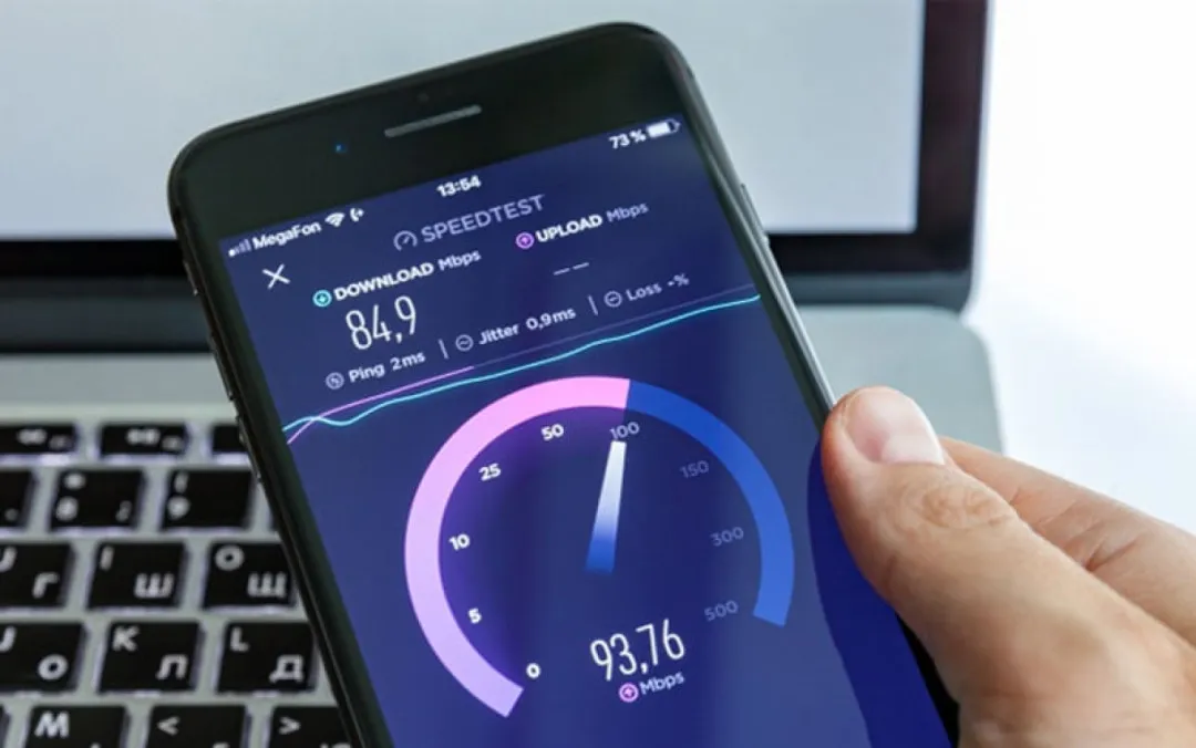 Komdigi Targetkan Kecepatan Internet Seluler 60 Mbps pada 2026, 5G dan Spektrum Jadi Kunci