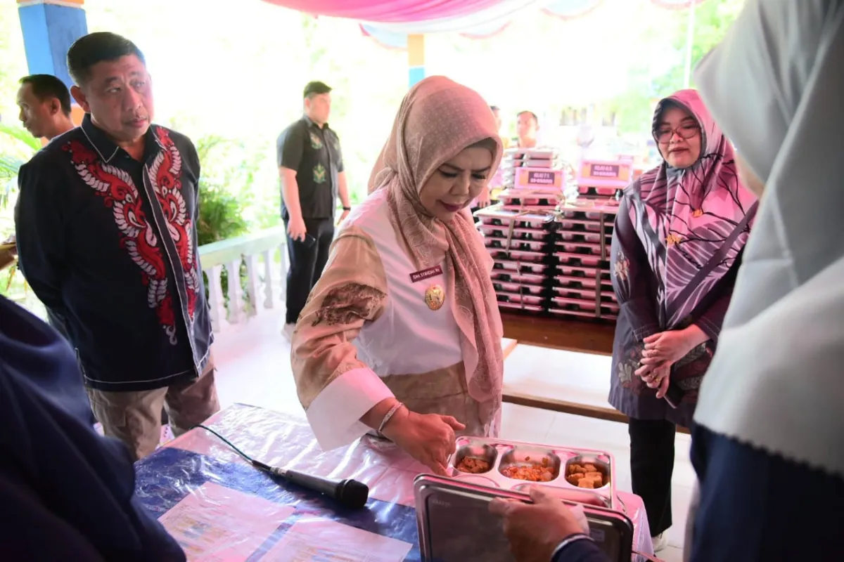Wagub Gorontalo Tinjau Program Makan Bergizi Gratis di SMPN 1 Tilongkabila
