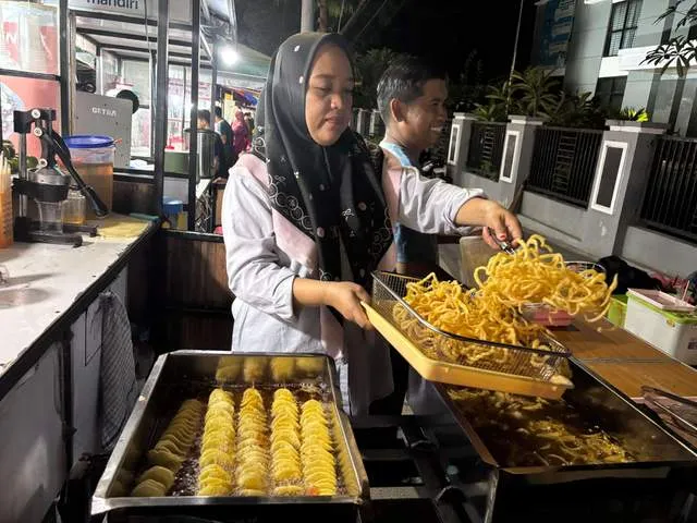 Kentang Kribo Mulai Populer di Baruga Street Food Palu, Jadi Buruan Pengunjung Gen Z