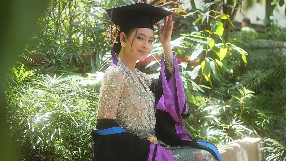 Enam Selebriti Perempuan Wisuda S1 Sepanjang 2025, Kebaya yang Dikenakan Jadi Sorotan
