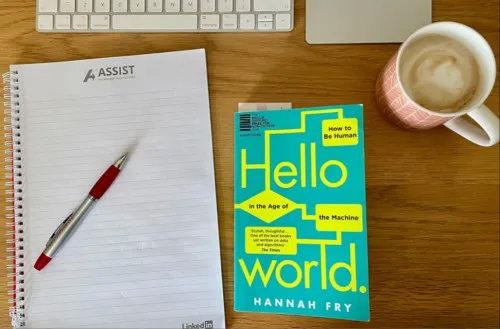 Buku "Hello World" Mengingatkan Pentingnya Kendali dan Empati Manusia di Era Algoritma