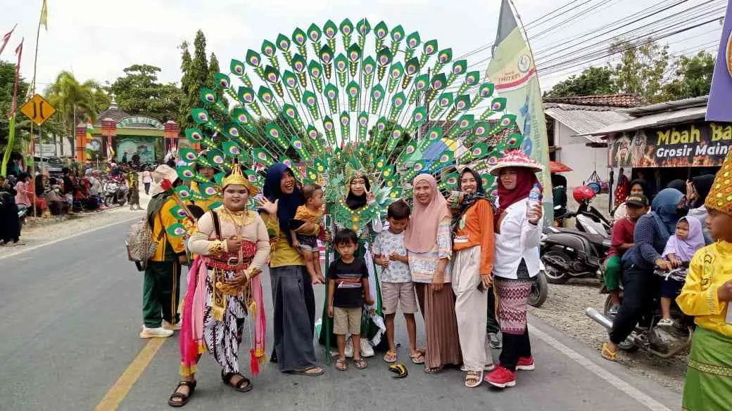 Karnaval Kemerdekaan di Desa Jiken Blora, Warga dan SDN 2 Jiken Tampilkan Kreativitas dan Gotong Royong