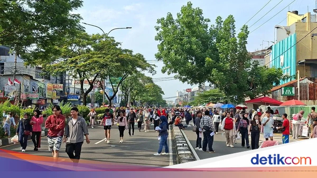 CFD Jalan Margonda Depok Ramai Warga, Sejumlah Pengunjung Datang untuk Berburu Jajanan