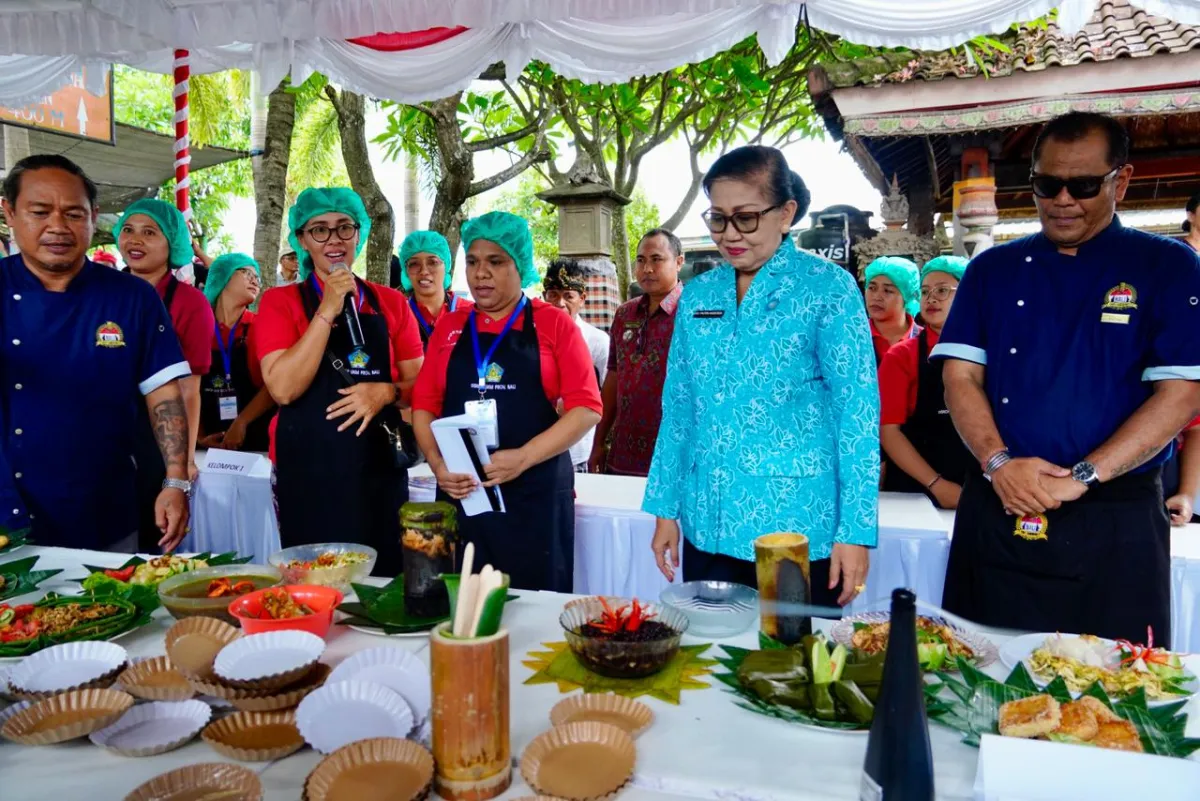 Putri Koster Dorong Kader PKK Petandakan Kembangkan Kuliner Khas Desa dan Perkuat Pengelolaan Sampah
