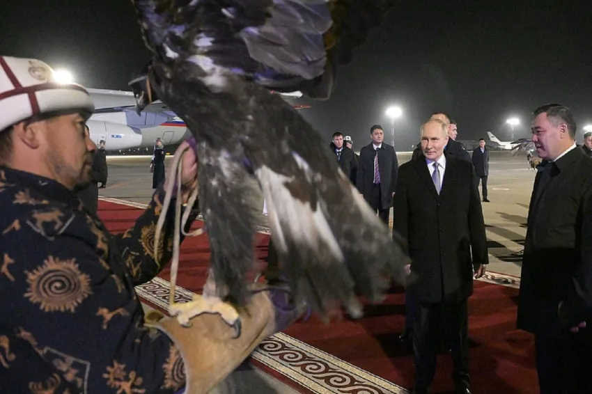 Putin Bantah Klaim Rusia Akan Menyerang Eropa, Tawarkan Jaminan Keamanan Tertulis