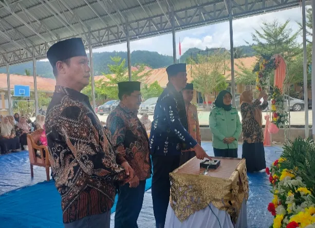 Kakanwil Kemenag Sulteng Luncurkan Aplikasi SIGAP di MAN 1 Banggai untuk Tata Kelola Pendidikan Digital