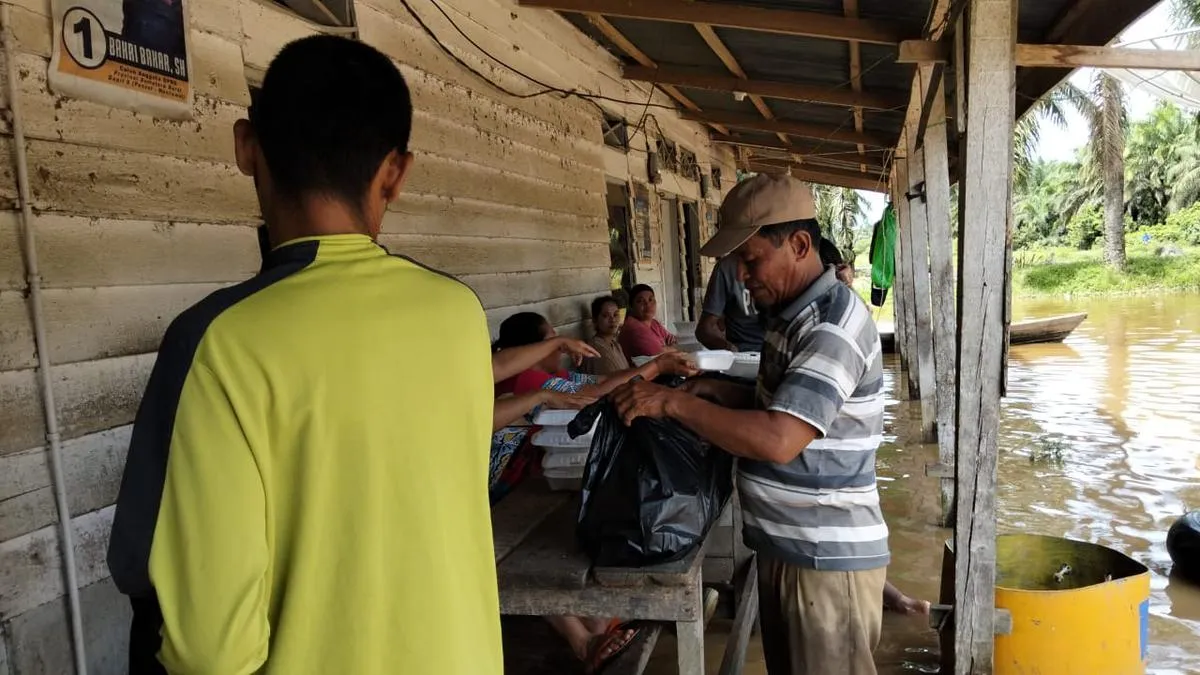 41 SPPG di Sumbar Salurkan 107.822 Paket Makanan bagi Warga Terdampak Banjir