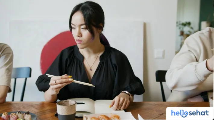 Mulut Terasa Pahit Saat Hamil: Penyebab dan Cara Menguranginya