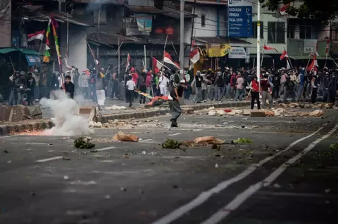 Demo 25 Agustus 2025 di DPR: Kerusuhan, Penangkapan Massal, dan Sinyal Krisis Kepercayaan Publik