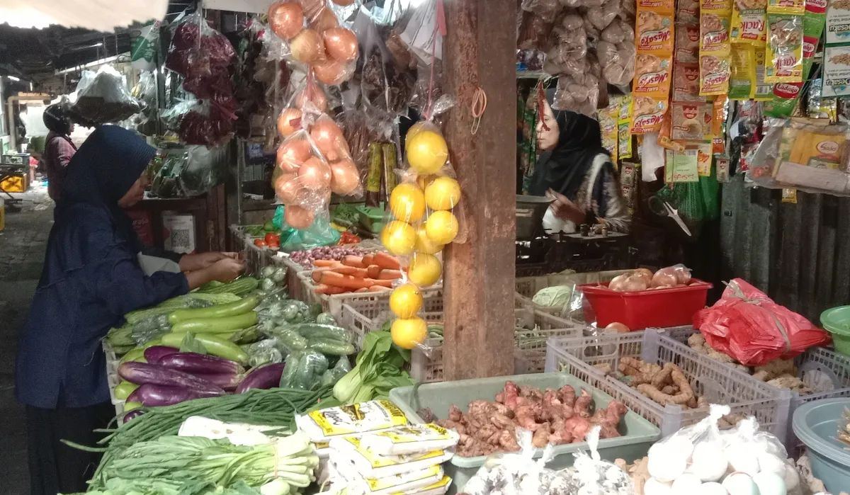 Harga Bumbu Dapur di Pasar Dukuh Kupang Surabaya Naik, Pasokan Terbatas Akibat Cuaca