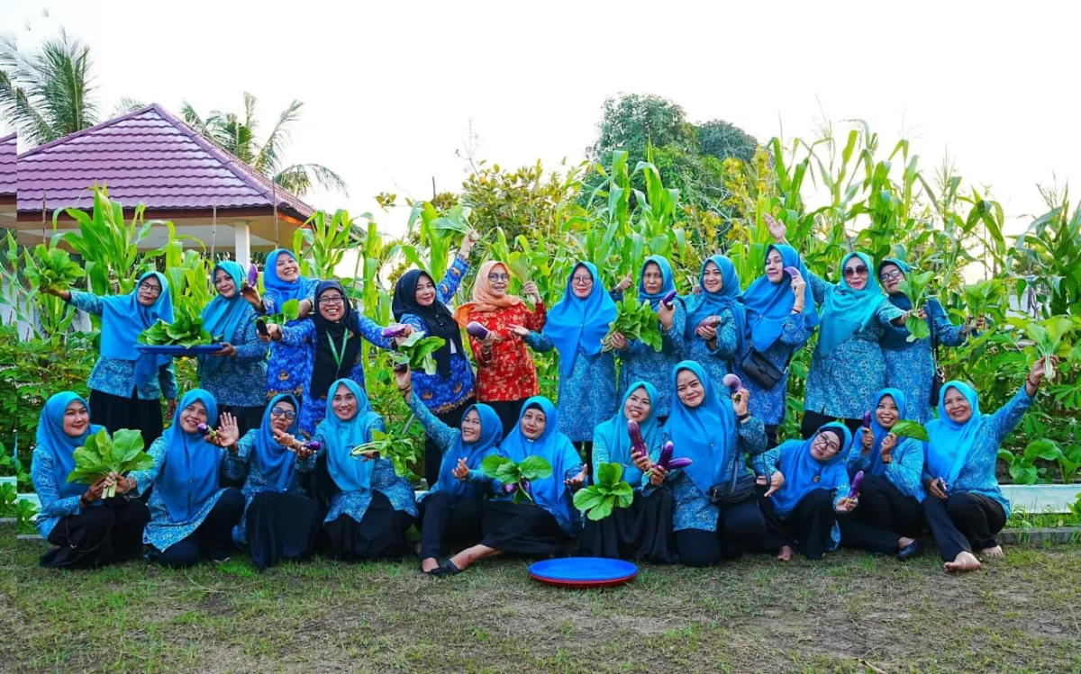 Ketua TP-PKK Bengkalis Ajak Warga Manfaatkan Lahan Kosong untuk Kebun Sayur Sehat